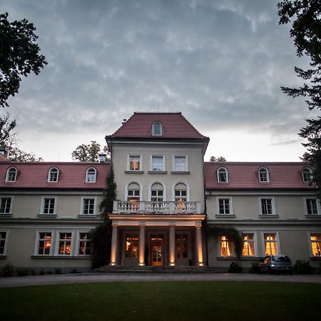 Отель Dwor Sierakow Экстерьер фото