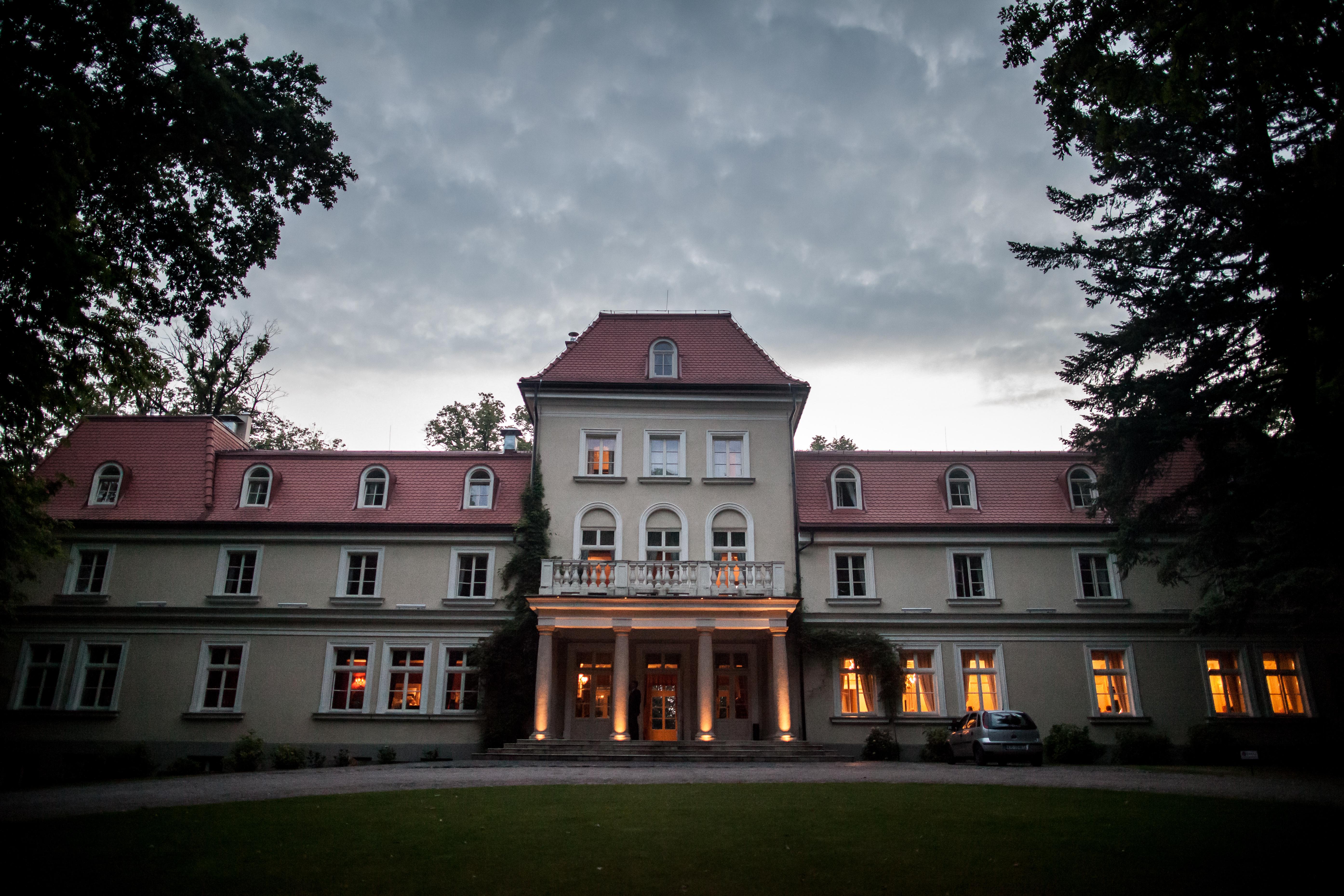 Отель Dwor Sierakow Экстерьер фото