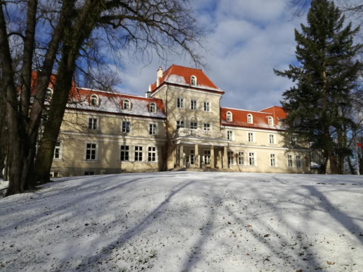 Отель Dwor Sierakow Экстерьер фото