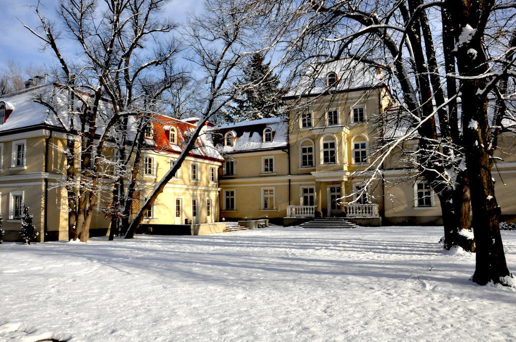 Отель Dwor Sierakow Экстерьер фото